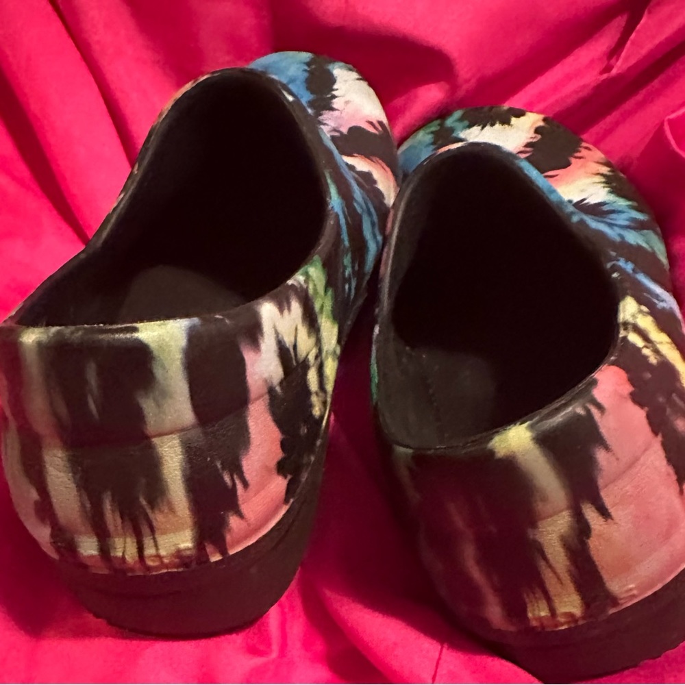 Crocs Rainbow Print - image 5